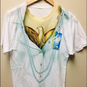 Lot of 3 Wonder Woman T-shirts size L and M